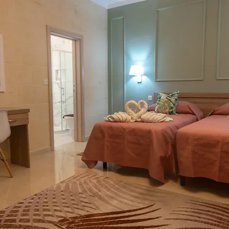 Проживание в семье Casa Maria Pia Надур